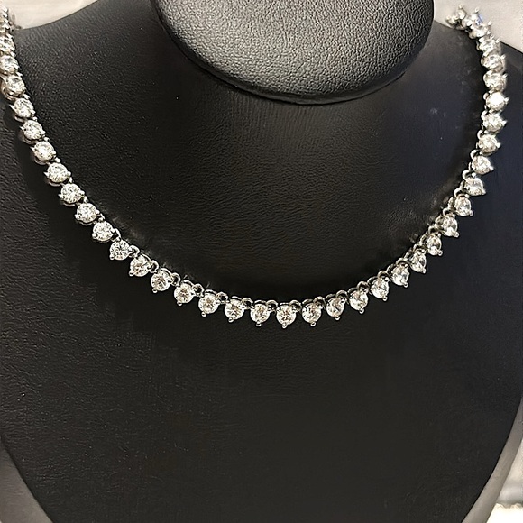 Classic & Timeless Cubic Zirconia Tennis Neckless - Picture 9 of 15